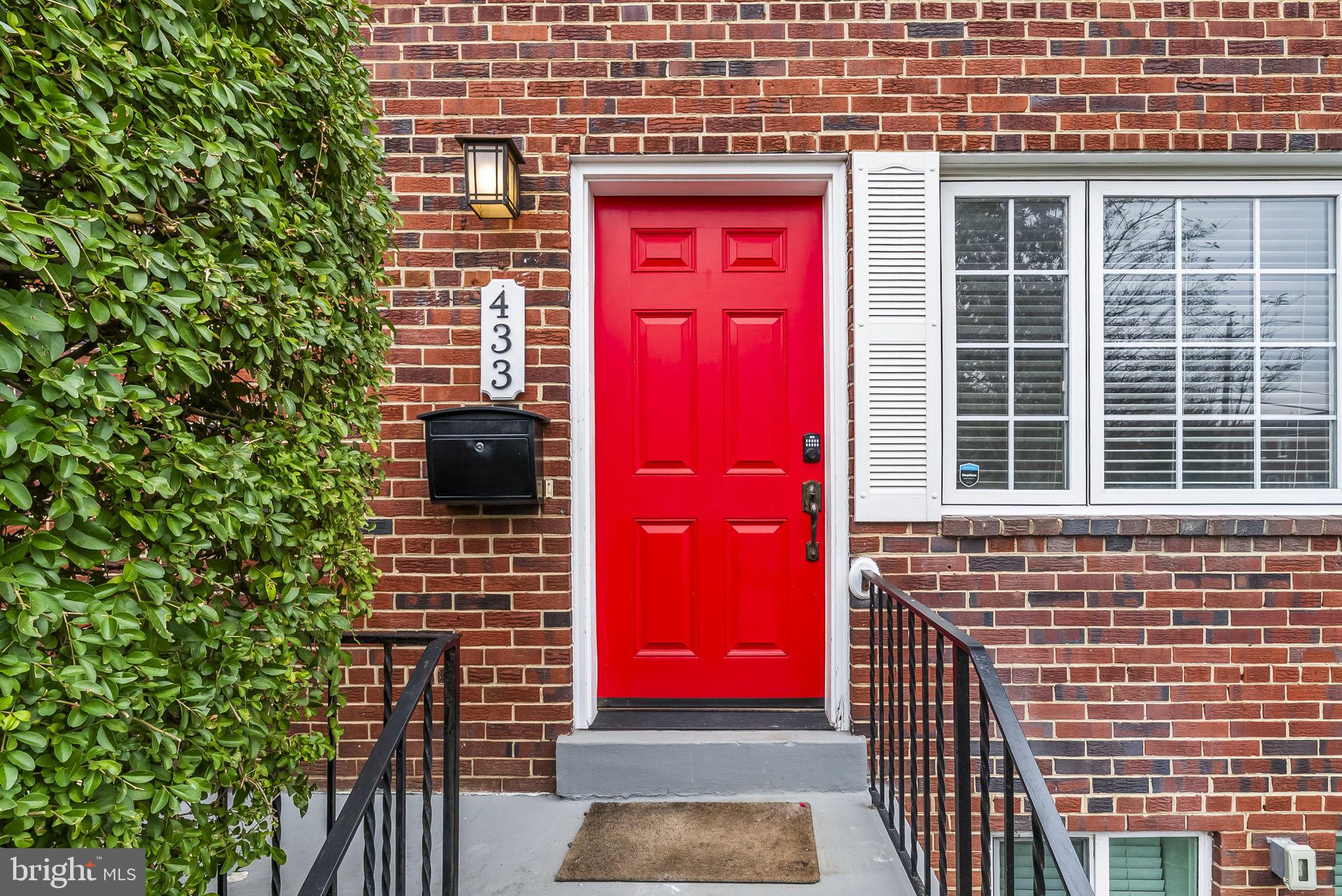 433 Earl Street Alexandria, VA 22314 - Photo 4 of 30 a view of entrance