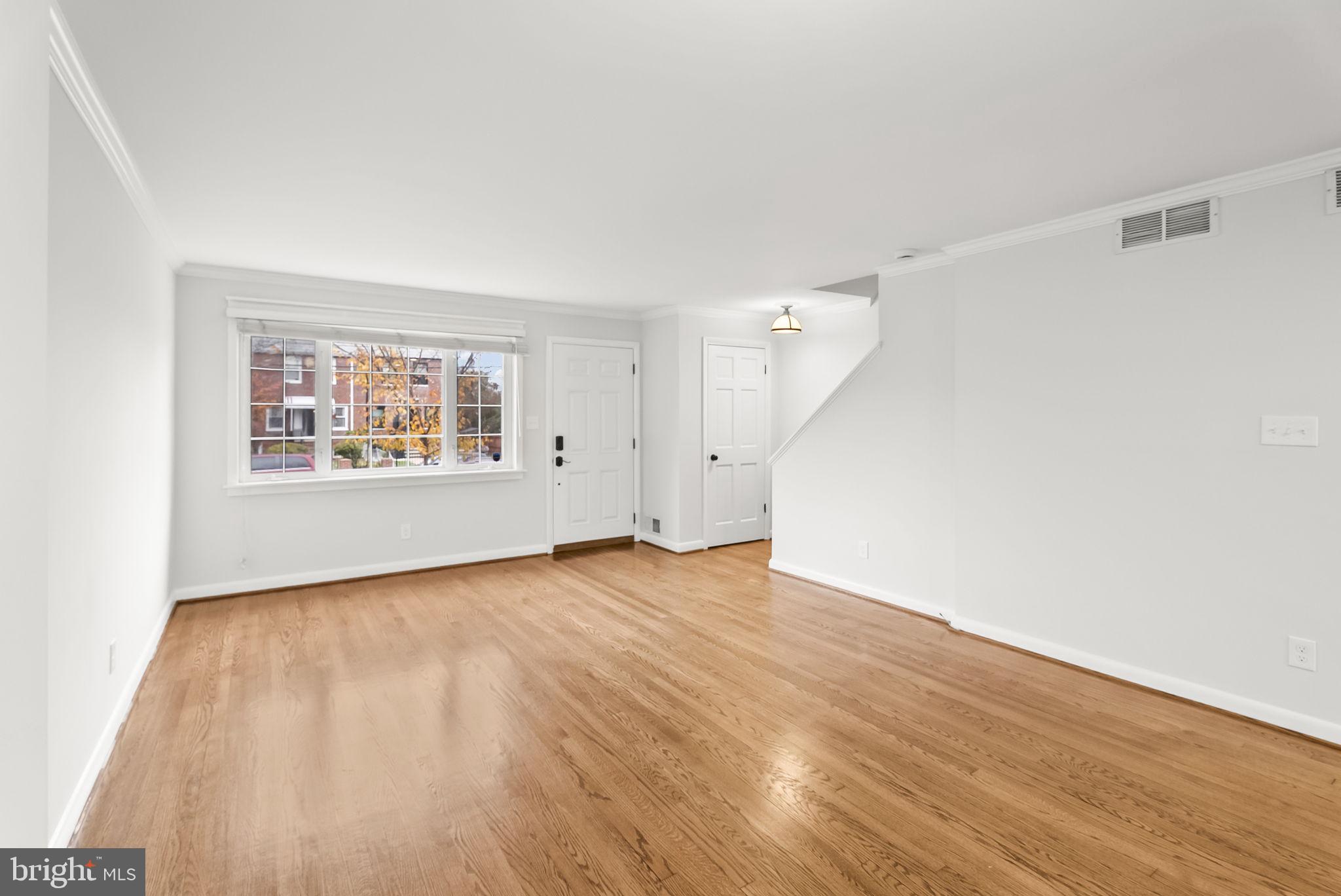 433 Earl Street Alexandria, VA 22314 - Photo 6 of 30 an empty room with wooden floor and windows