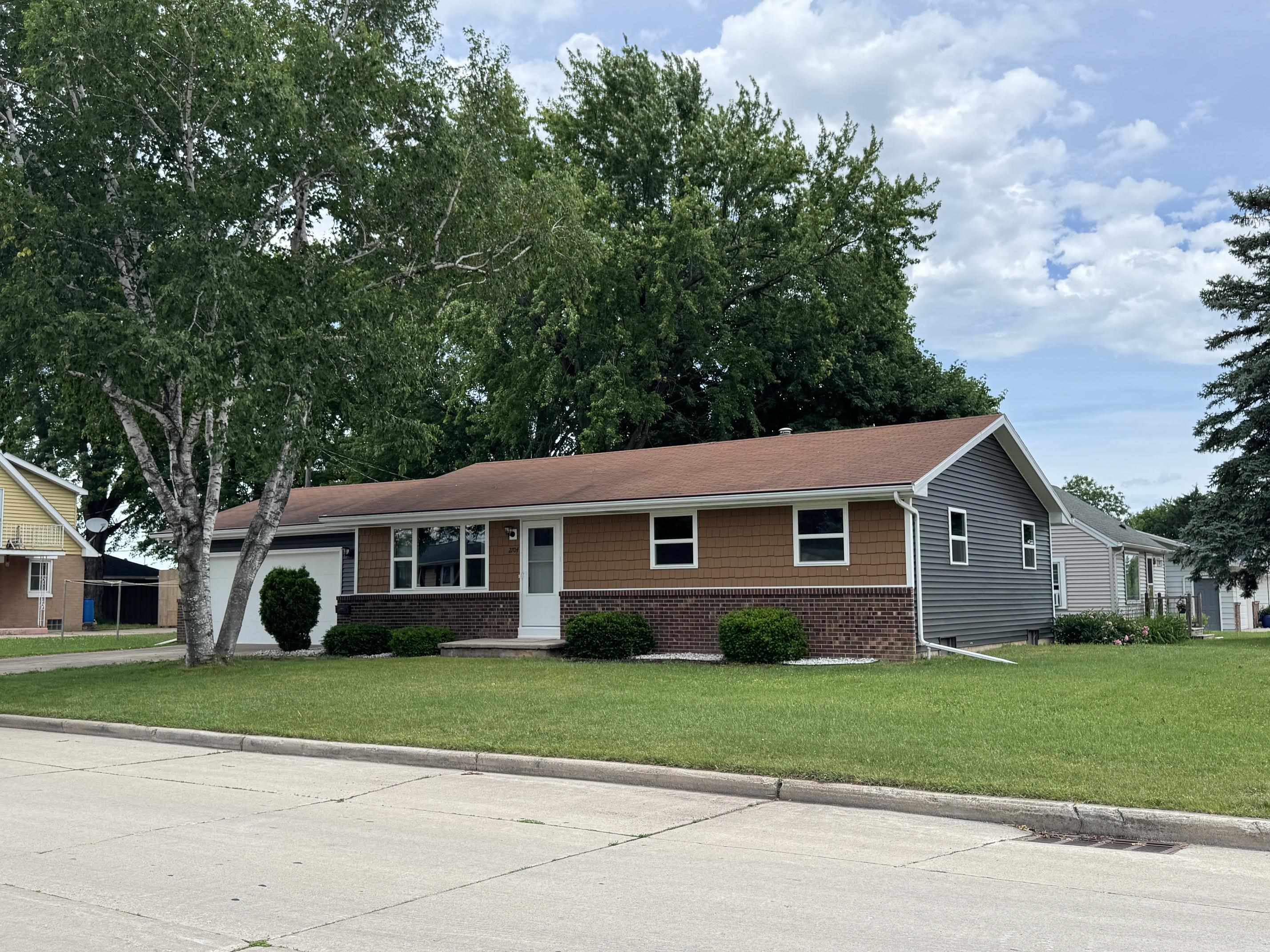 2704 North David Street Appleton, WI 54914 - Photo 2 of 48