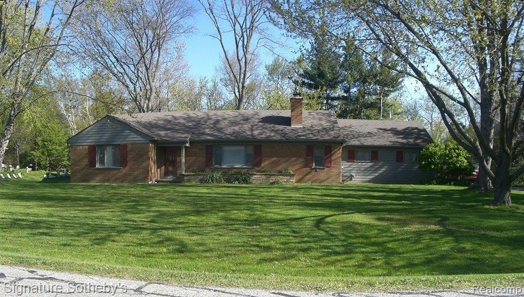 820 South Pemberton Road Bloomfield Hills, MI 48302 - Photo 1 of 12 Large Ranch