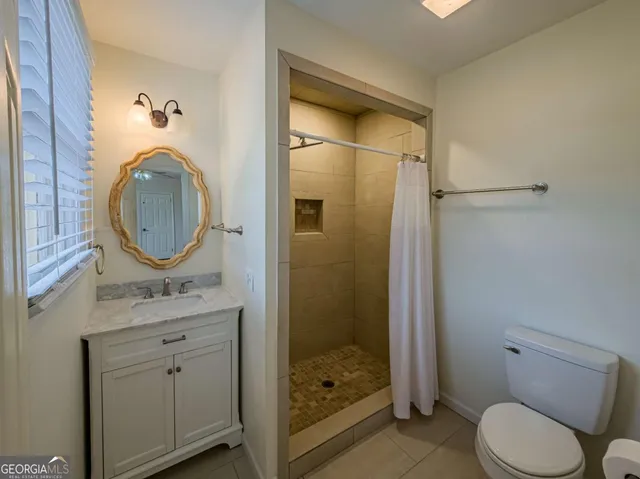 a view of entryway with a door