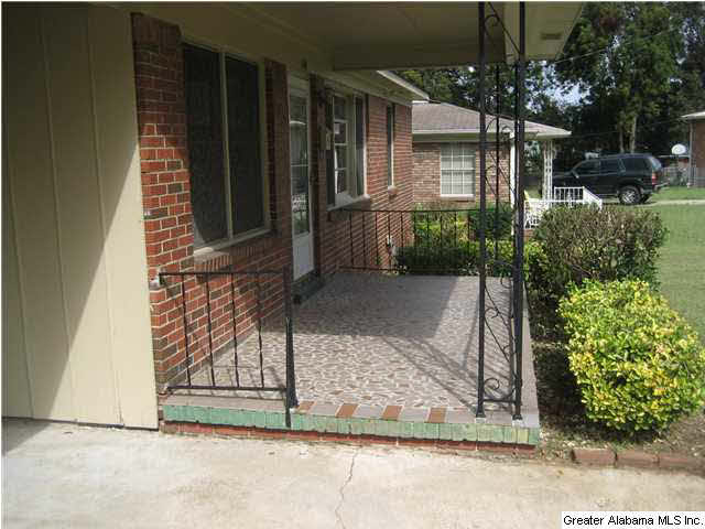 932 Center Way Southwest Birmingham, AL 35211 - Photo 4 of 24
