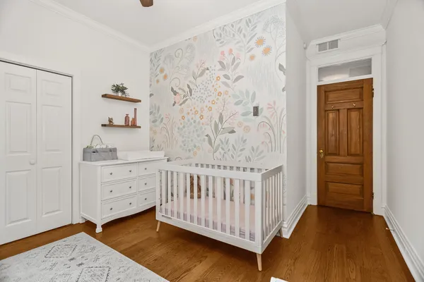 $629,000 | 807 West Newport Avenue, Unit 2, Chicago, IL 60657