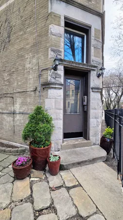 $629,000 | 807 West Newport Avenue, Unit 2, Chicago, IL 60657