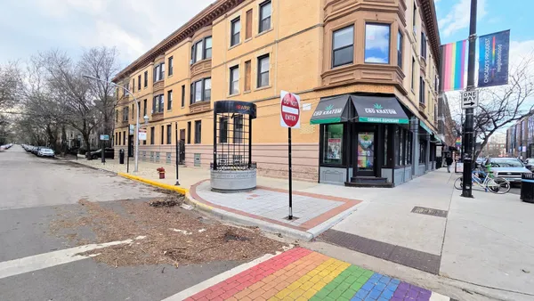 $629,000 | 807 West Newport Avenue, Unit 2, Chicago, IL 60657