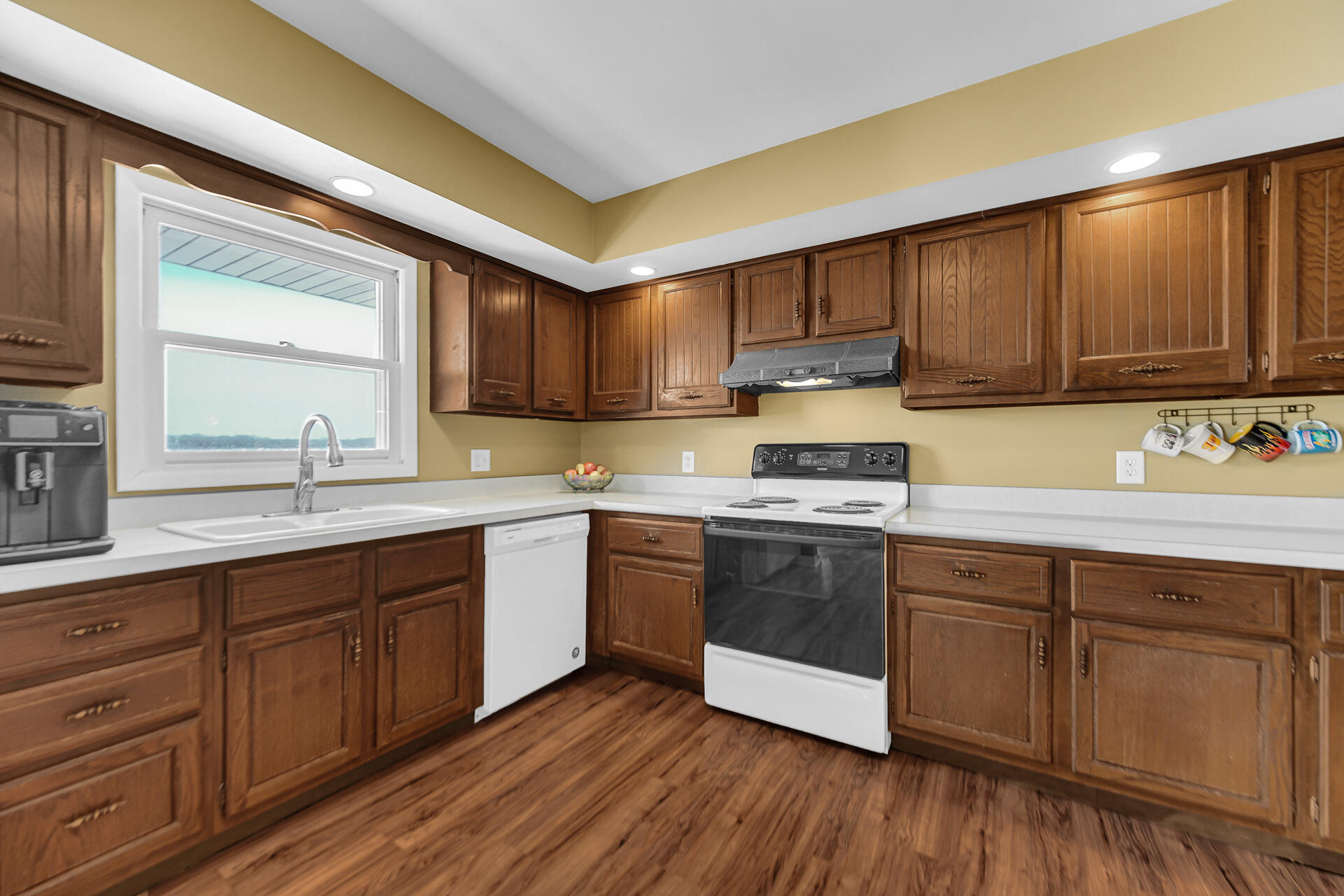 238 West Johnson Road La Porte, IN 46350 - Photo 16 of 30 1920x1280