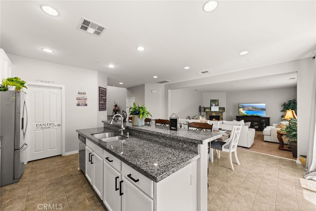 3731 Obsidian Road San Bernardino, CA 92407 - Photo 14 of 41