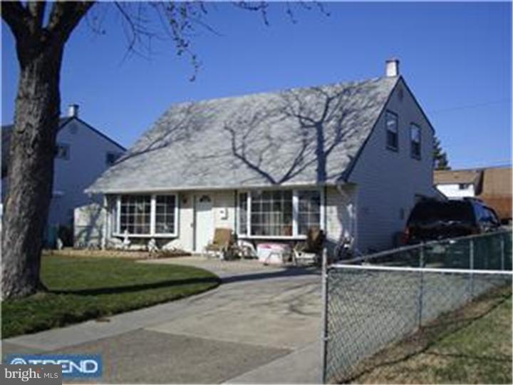 2871 Nautilus Road Philadelphia, PA 19154 - Photo 2 of 8 Front Yard