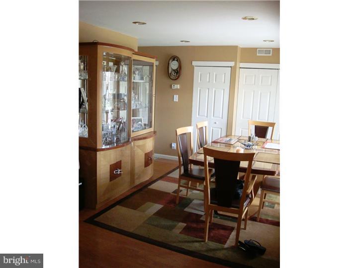 2871 Nautilus Road Philadelphia, PA 19154 - Photo 5 of 8 Dining Room