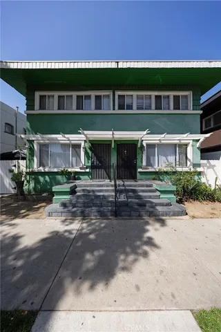 $969,000 | 643 Elm Avenue, Long Beach, CA 90802