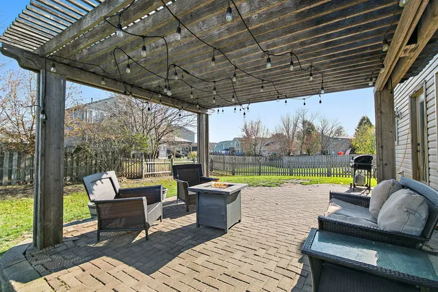 $399,900 | 870 Noelle Bend, Lake In The Hills, IL 60156