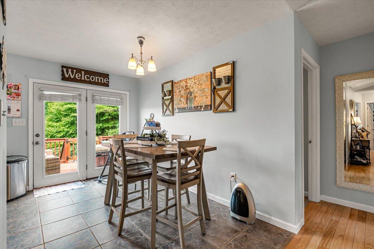1580 Engle Ridge Road Lily, KY 40740 - Photo 10 of 34 10-Dining Area