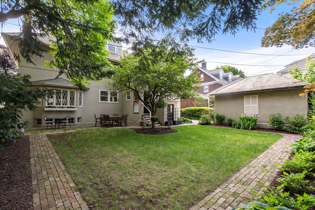 22 Whitman Road Worcester, MA 01609 - Photo 5 of 42