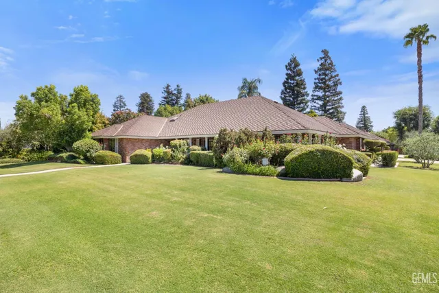 a view of a house with a yard and garage