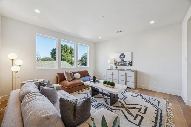 $1,484,000 | 107 East 24th Street, Houston, TX 77008