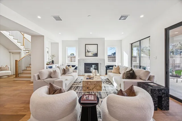 $1,484,000 | 107 East 24th Street, Houston, TX 77008