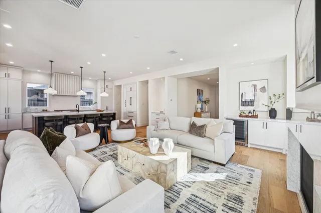 $1,484,000 | 107 East 24th Street, Houston, TX 77008