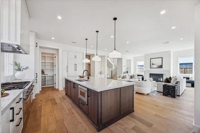 $1,484,000 | 107 East 24th Street, Houston, TX 77008