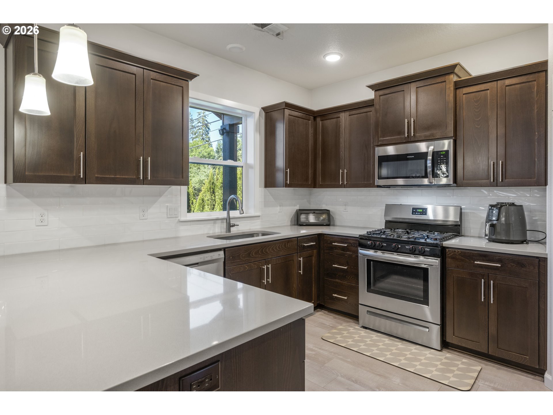 18529 Southwest Bluebird Lane Beaverton, OR 97003 - Photo 9 of 42 Kitchen