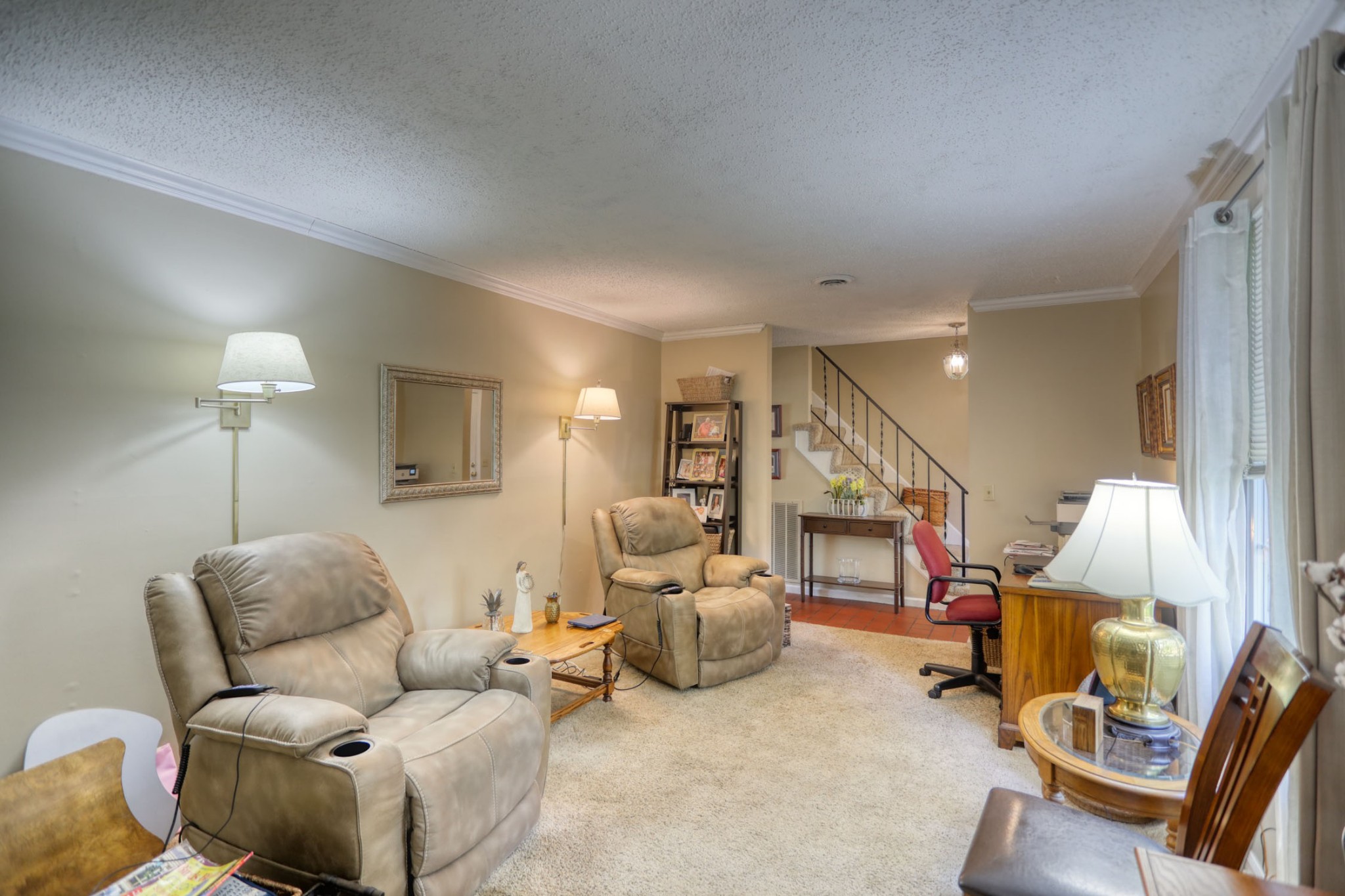 3517 Colony Point West Nashville, TN 37217 - Photo 3 of 34 a living room with furniture and a lamp