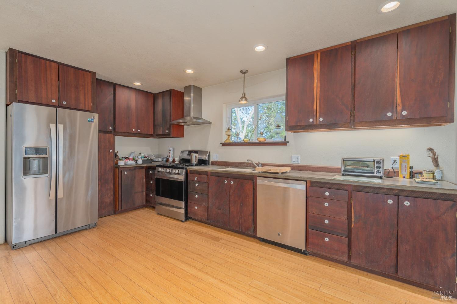 8450 Orr Springs Road Ukiah, CA 95482 - Photo 10 of 55