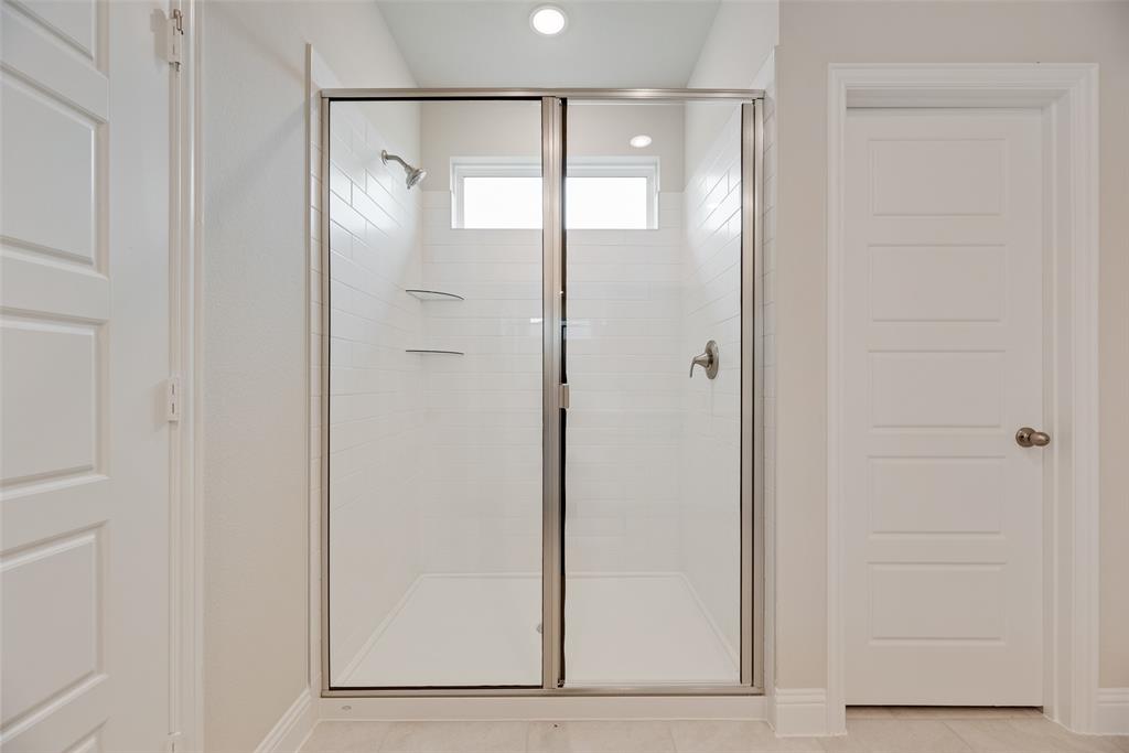 632 Marcus Lane Crowley, TX 76036 - Photo 15 of 34 a bathroom with a glass shower door