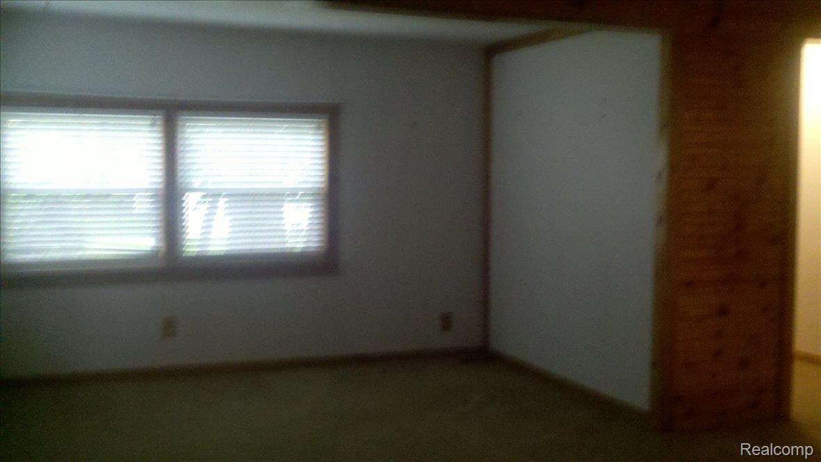 1441 Roy Road Oxford, MI 48371 - Photo 7 of 10 livingroom