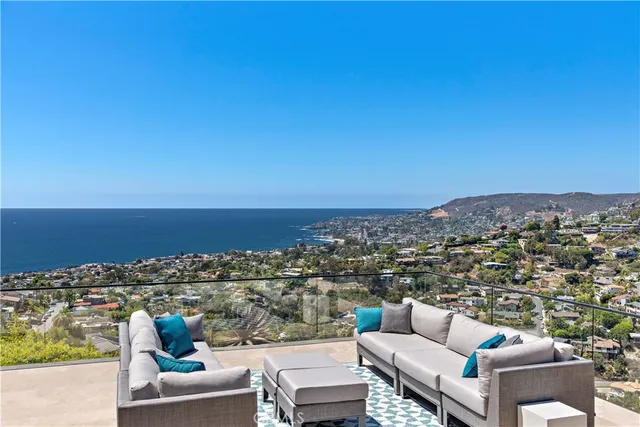 a view of a backyard with plants