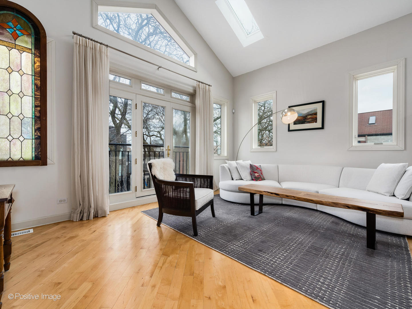 2039 West Rice Street, Unit 3 Chicago, IL 60622 - Photo 4 of 18 a living room with furniture and a window