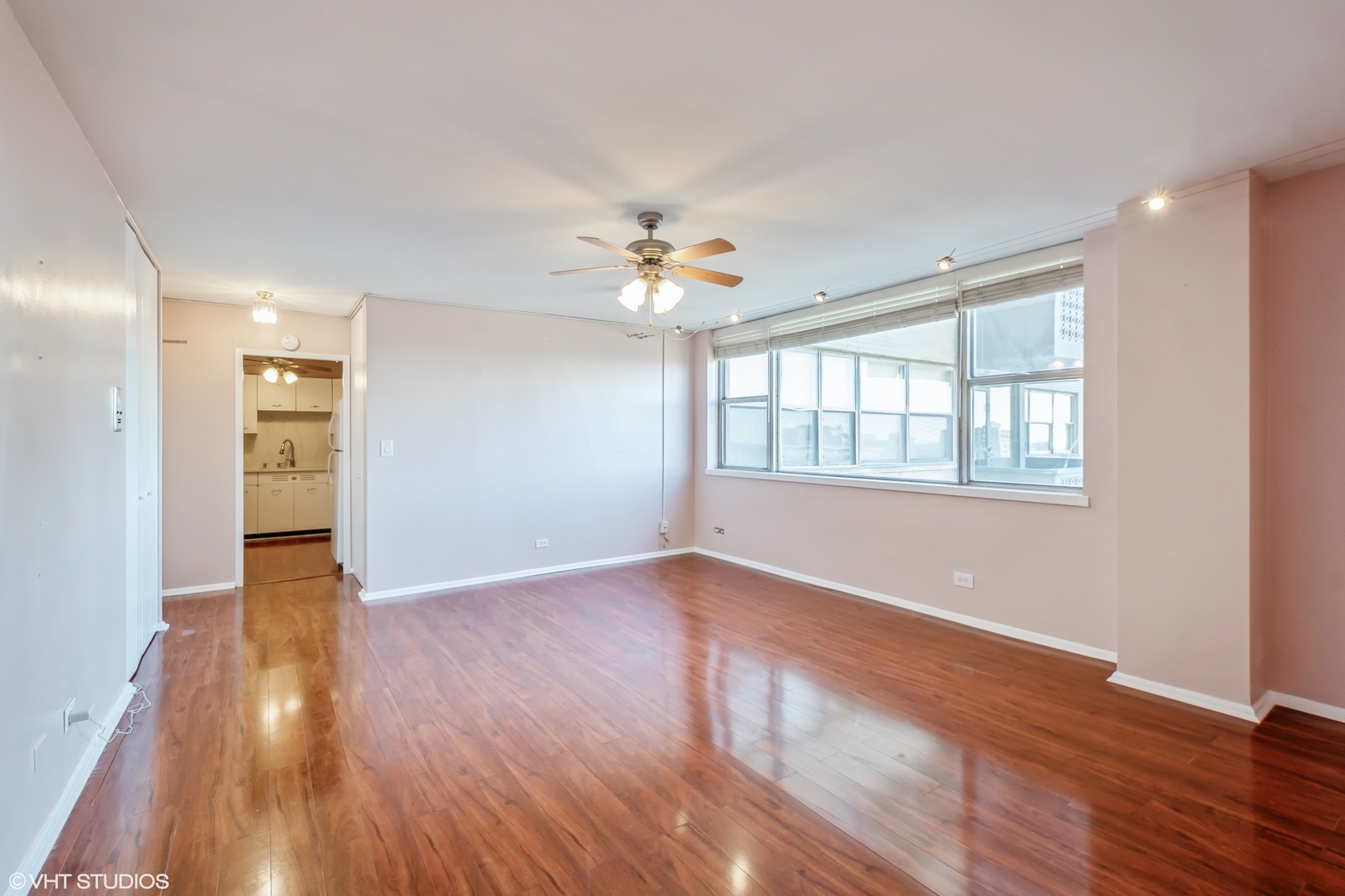 6301 North Sheridan Road, Unit 14A Chicago, IL 60660 - Photo 4 of 13