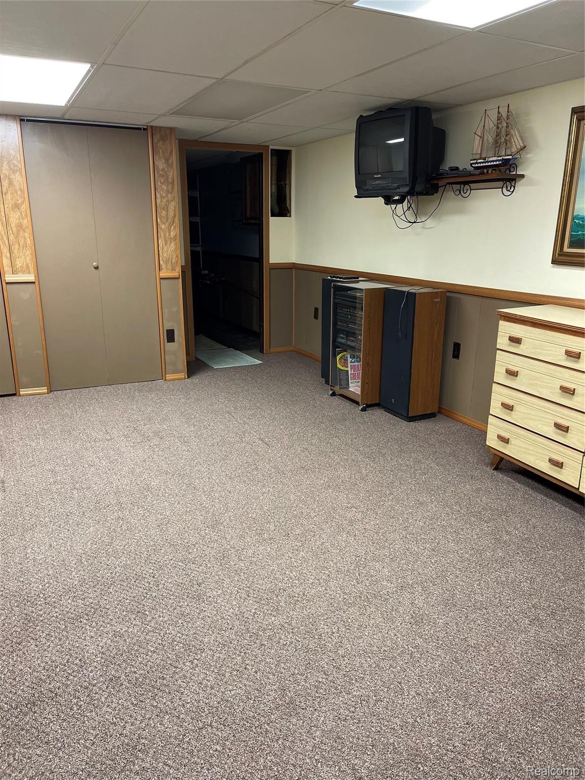 3370 Hammerberg Road Flint, MI 48507 - Photo 15 of 25 940EDB38-ED1D-444F-B2B9-31A36C3EE31F.jpeg