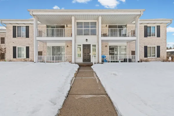 $134,900 | 35934 Ann Arbor Trail, Unit 115, Livonia, MI 48150