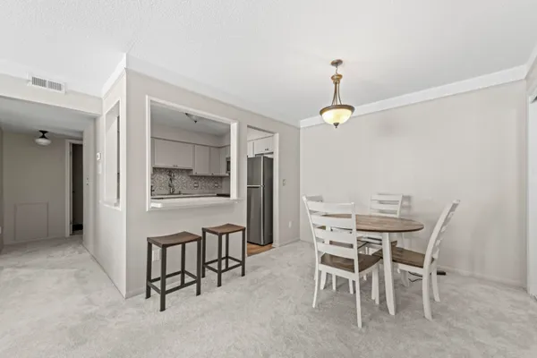 $129,900 | 35934 Ann Arbor Trail, Unit 115, Livonia, MI 48150