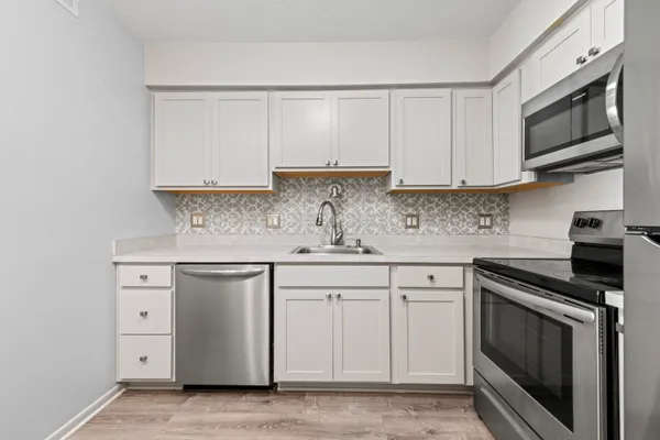 $129,900 | 35934 Ann Arbor Trail, Unit 115, Livonia, MI 48150