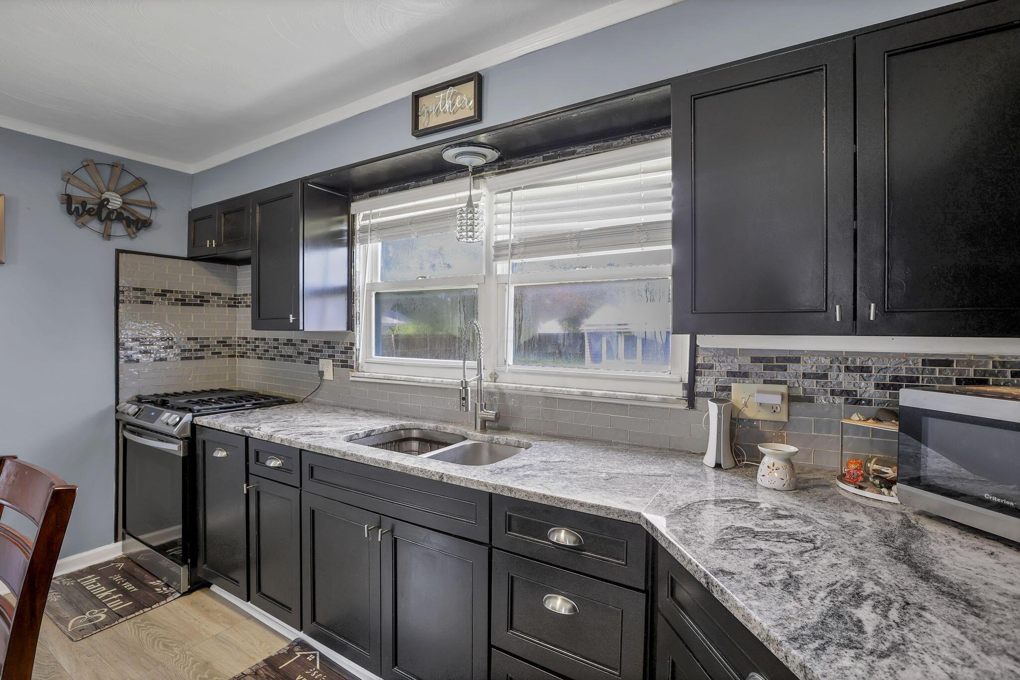 628 Colton Road Columbus, OH 43207 - Photo 16 of 26 Kitchen