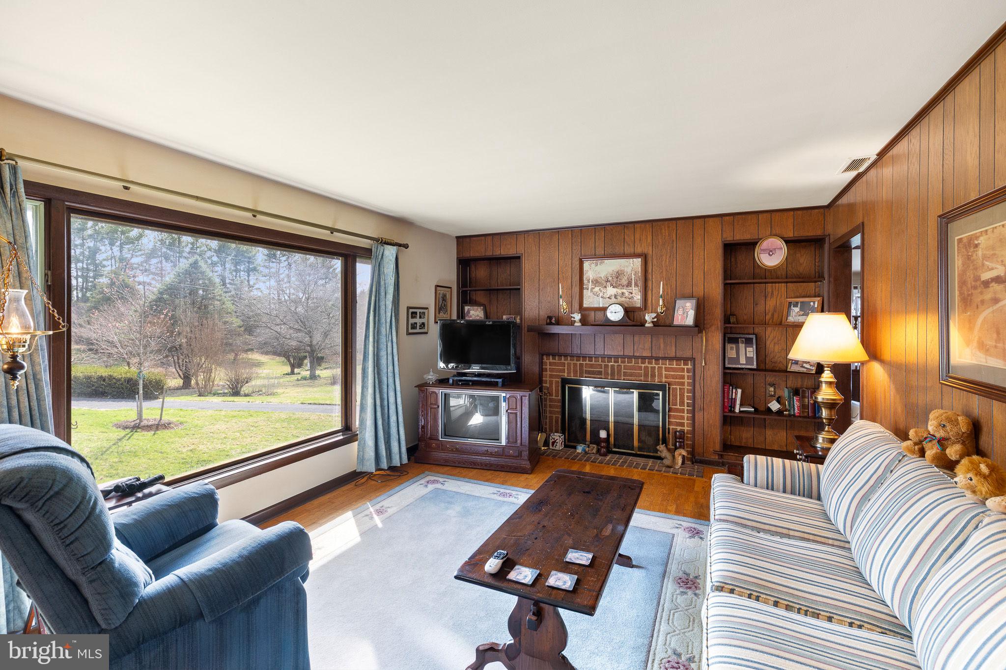 234 Hopewell Road Clear Brook, VA 22624 - Photo 12 of 35 Sun-Filled Living Room. Large Window! 🛋️