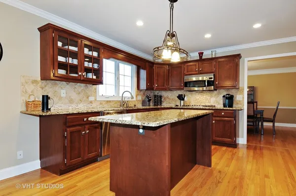 $699,900 | 1244 Hollingswood Avenue, Naperville, IL 60564