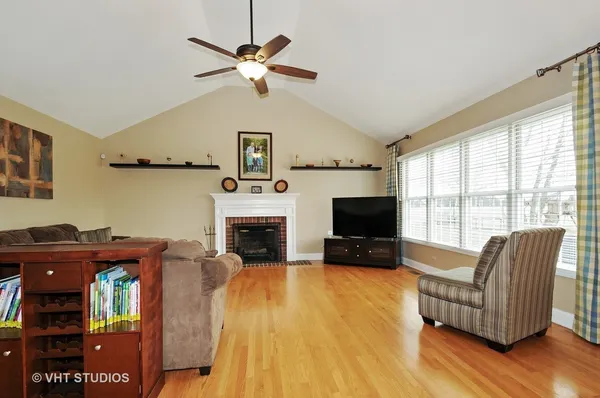 $699,900 | 1244 Hollingswood Avenue, Naperville, IL 60564