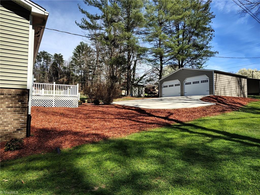127 Miller Street Mount Airy, NC 27030 - Photo 3 of 9