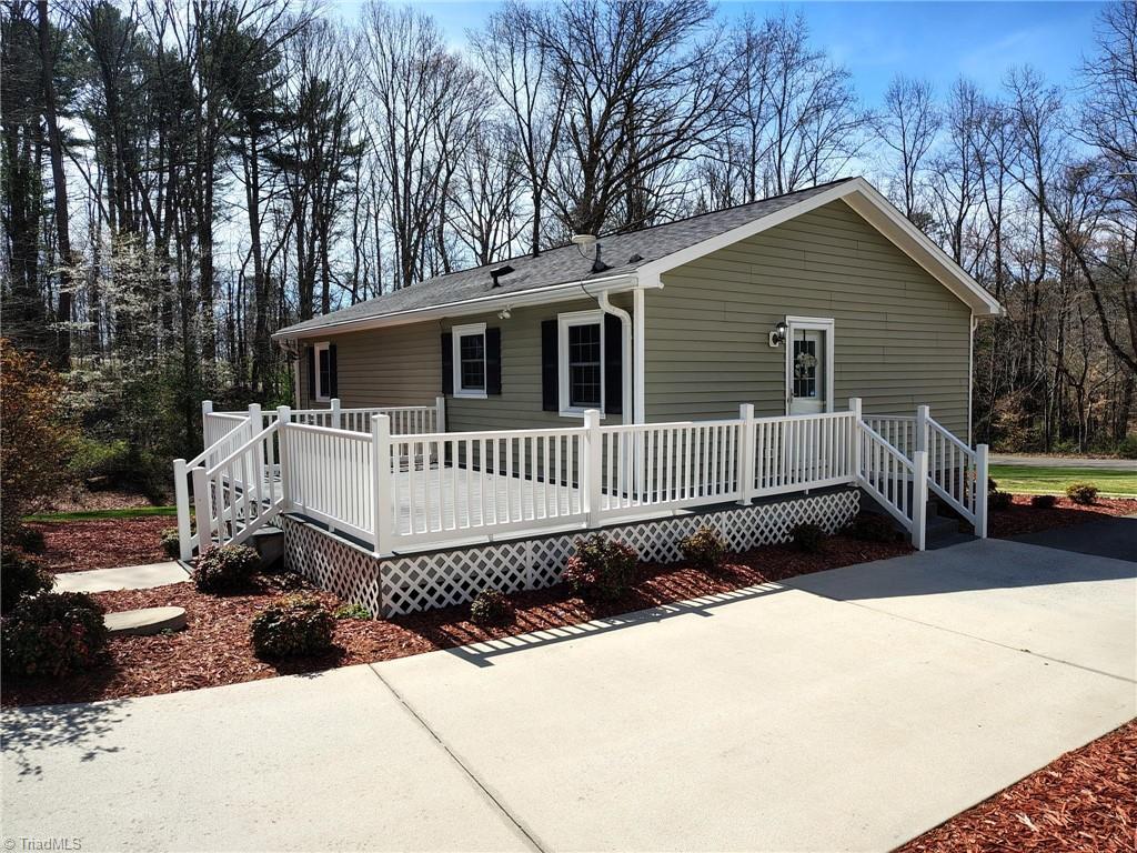 127 Miller Street Mount Airy, NC 27030 - Photo 6 of 9
