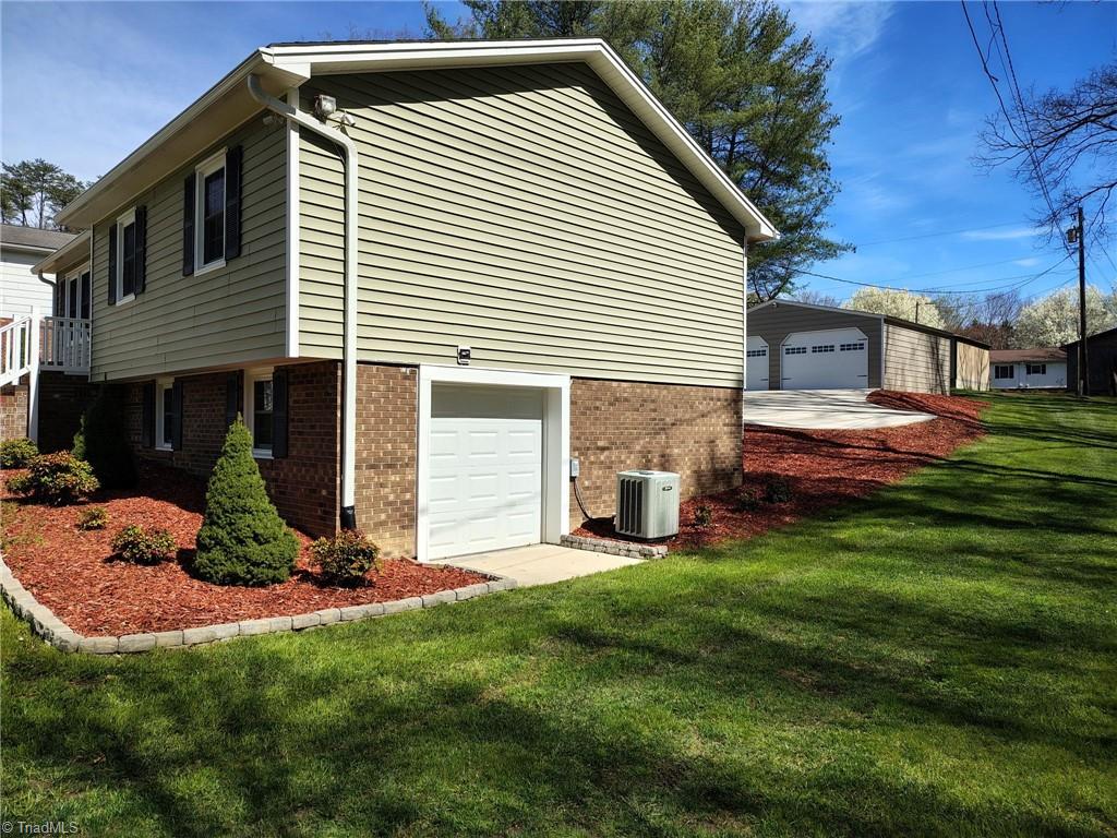 127 Miller Street Mount Airy, NC 27030 - Photo 7 of 9