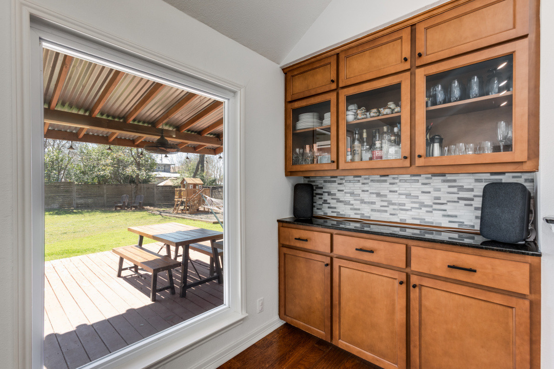 1113 Taulbee Lane Austin, TX 78757 - Photo 12 of 35 a view of a living room and window