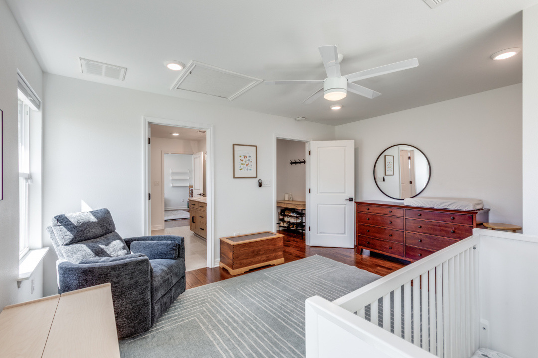1113 Taulbee Lane Austin, TX 78757 - Photo 26 of 35 a living room with furniture