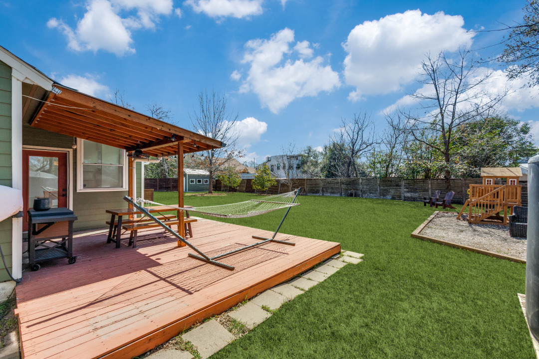 1113 Taulbee Lane Austin, TX 78757 - Photo 30 of 35 a view of a table and chairs in patio with wooden fence