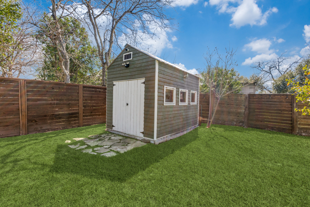 1113 Taulbee Lane Austin, TX 78757 - Photo 31 of 35 a view of a backyard with a small cabin