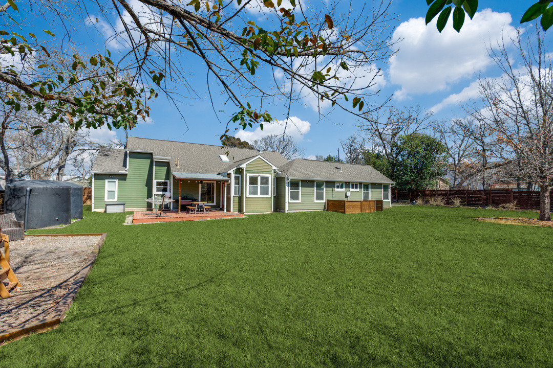 1113 Taulbee Lane Austin, TX 78757 - Photo 35 of 35 a front view of a house with garden