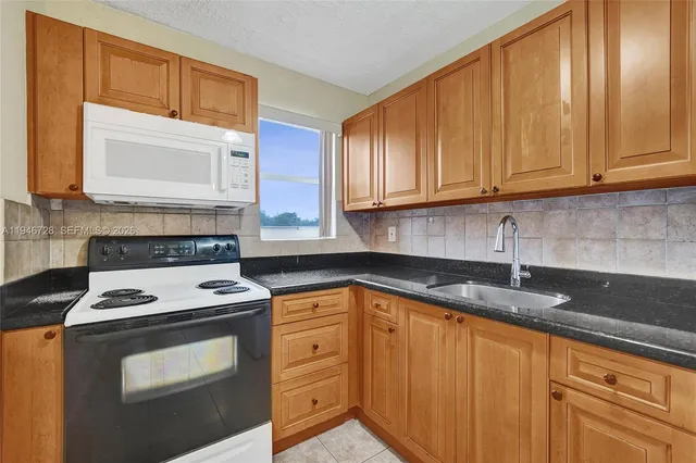$1,550 | 111 Southeast 4th Avenue, Unit 9, Hallandale Beach, FL 33009