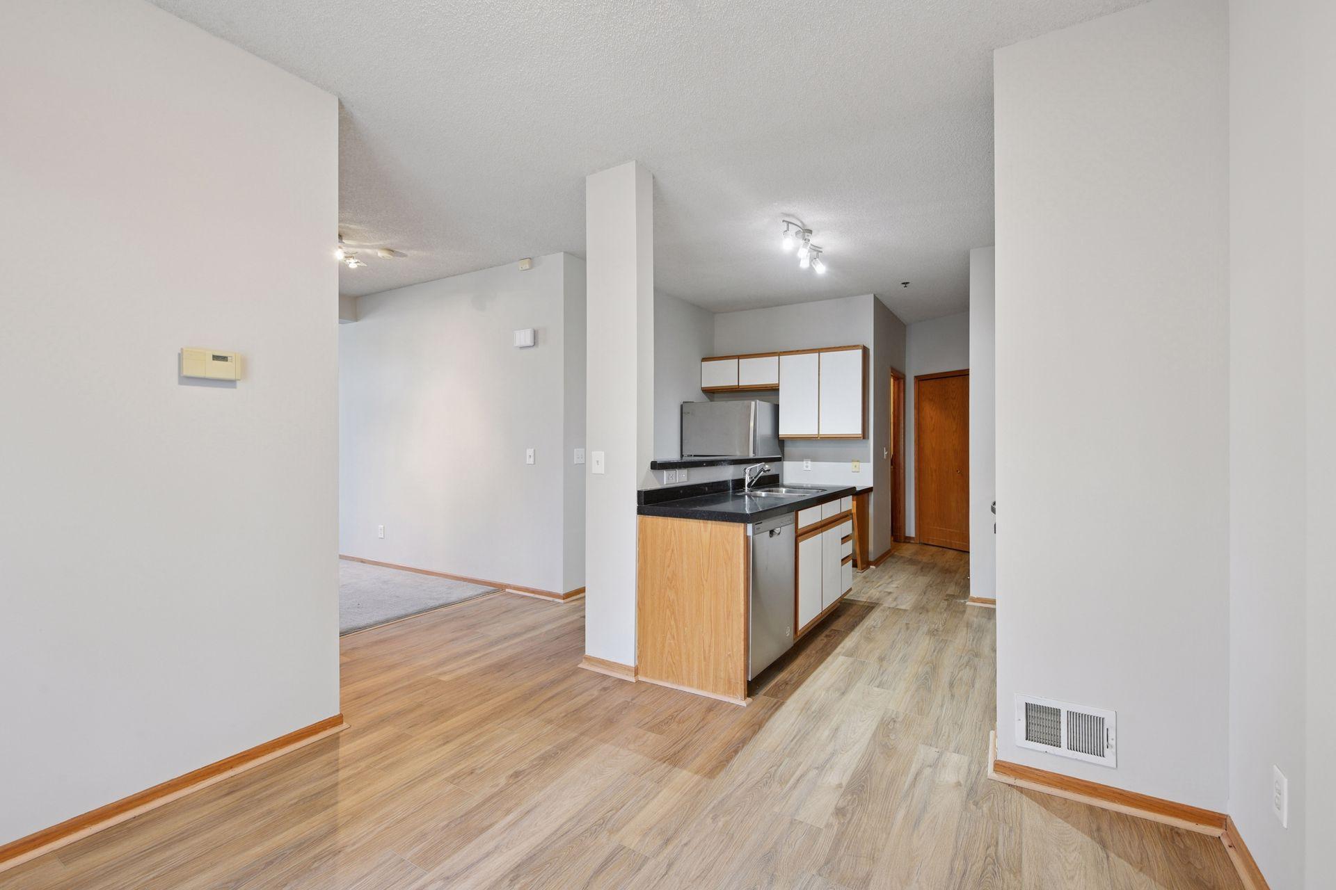 8494 Cortland Road Eden Prairie, MN 55344 - Photo 11 of 30