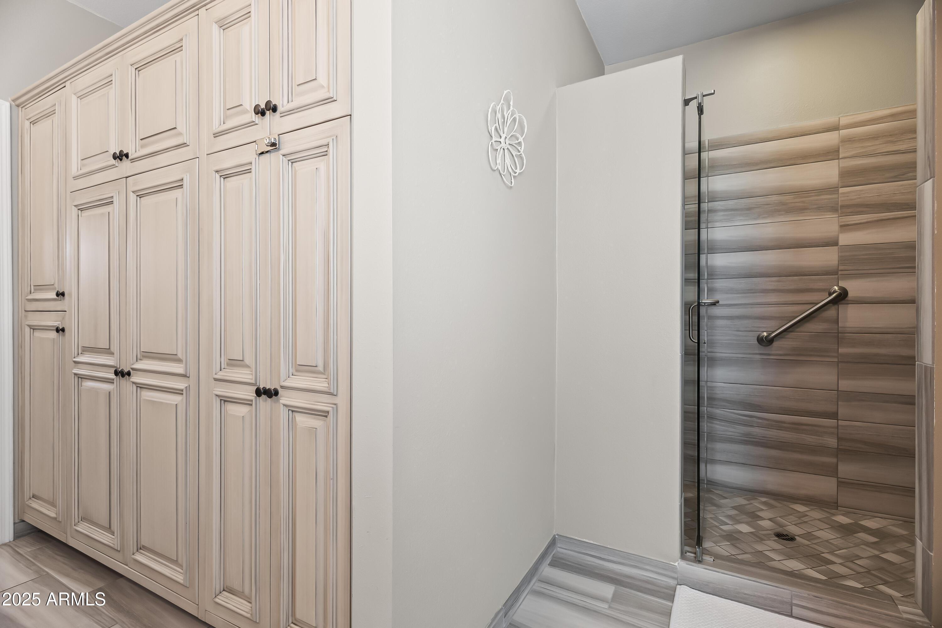 7740 East Gainey Ranch Road, Unit 23 Scottsdale, AZ 85258 - Photo 20 of 45 PRIMARY BATHRM_ WALK-IN SHOWER