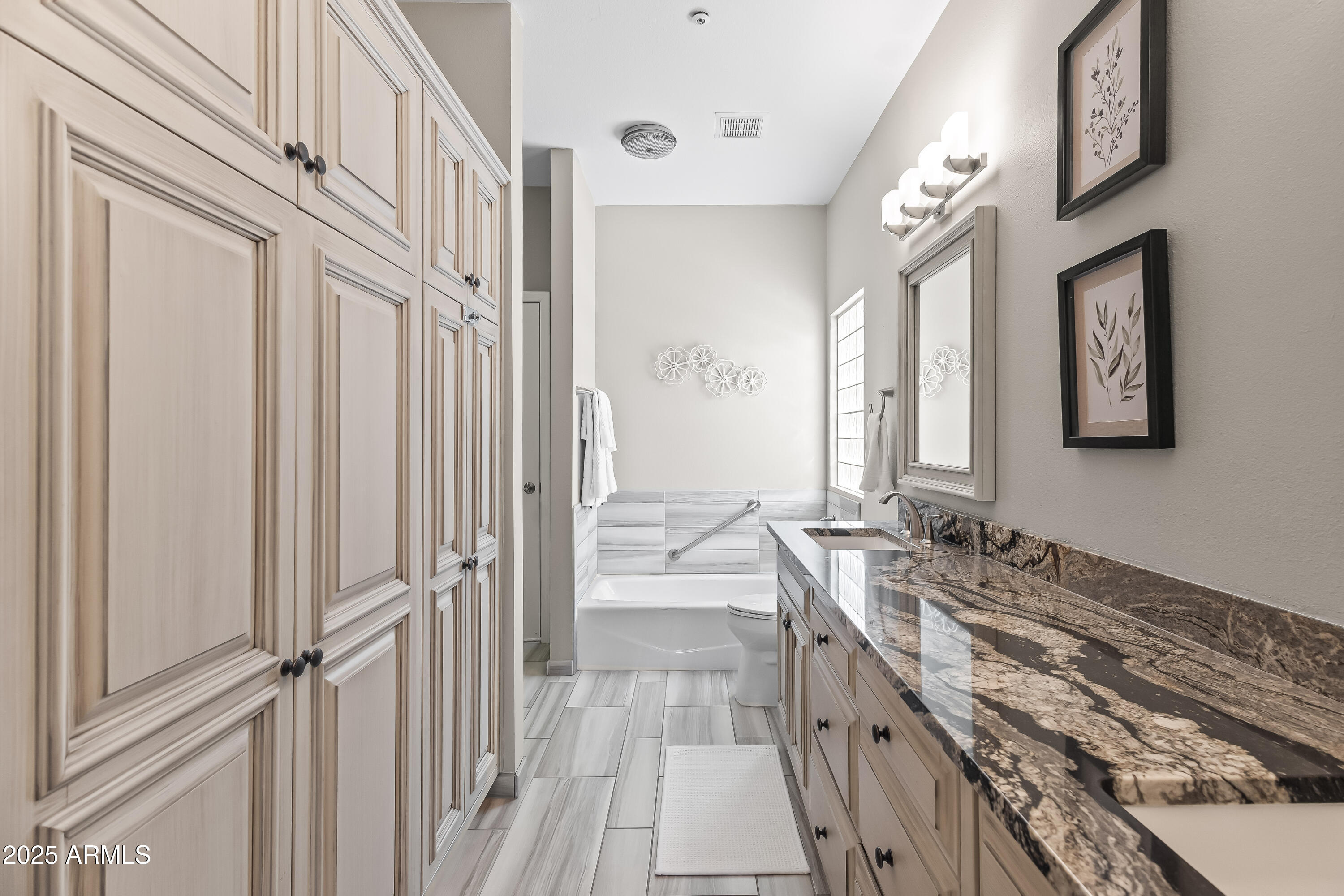 7740 East Gainey Ranch Road, Unit 23 Scottsdale, AZ 85258 - Photo 21 of 45 PRIMARY BATHRM - SOAKING TUB